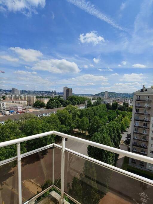 Spacieux F4 Avec Vue Panoramique Et 2 Places De Parking Ruan Exterior foto