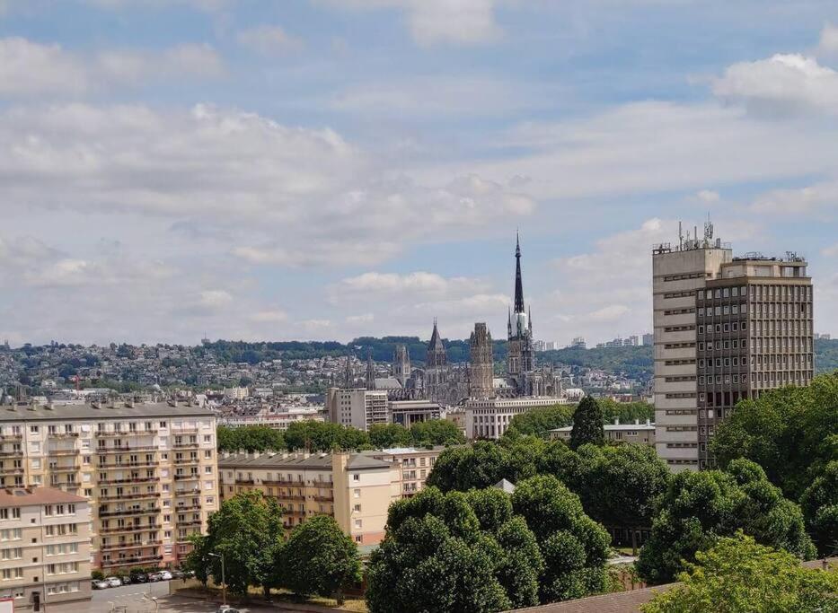 Spacieux F4 Avec Vue Panoramique Et 2 Places De Parking Ruan Exterior foto